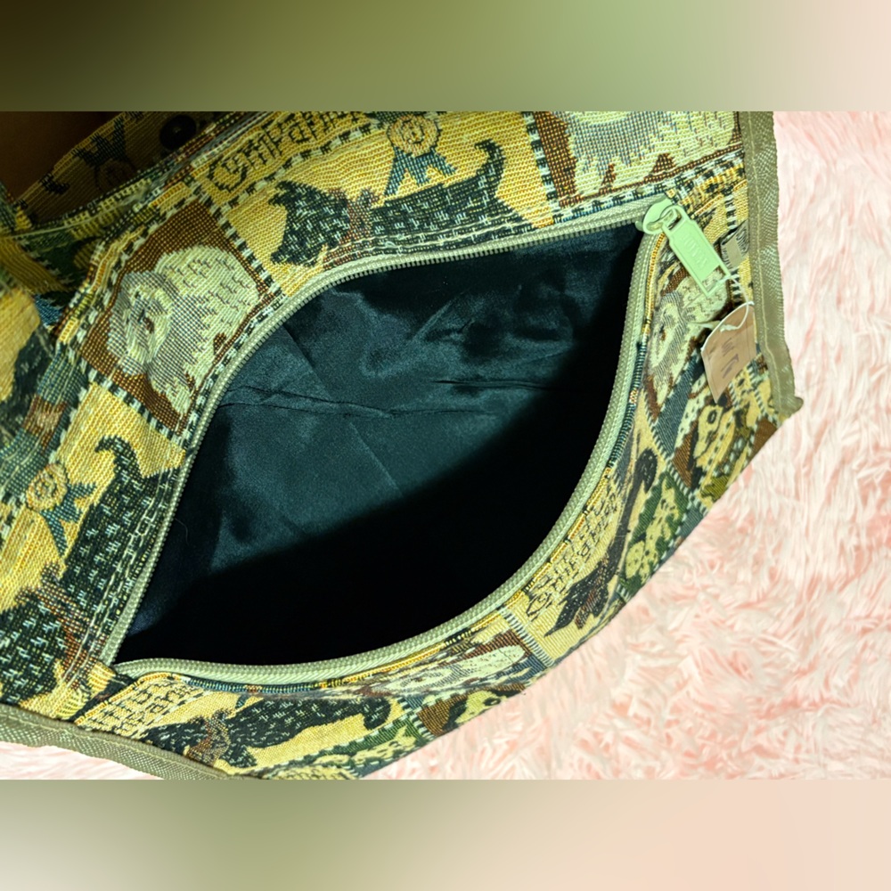 Charming Green Patterned Tote Bag - Picture 8 of 9